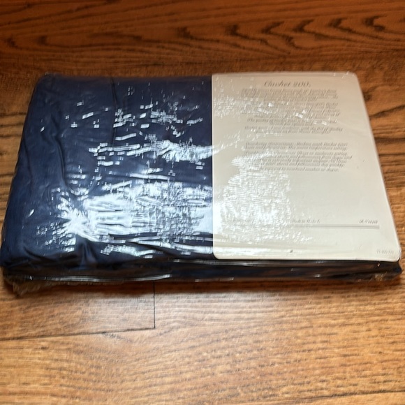 Home Concepts Twin and Twin Fitted Sheet, Navy (New) - Picture 5 of 5